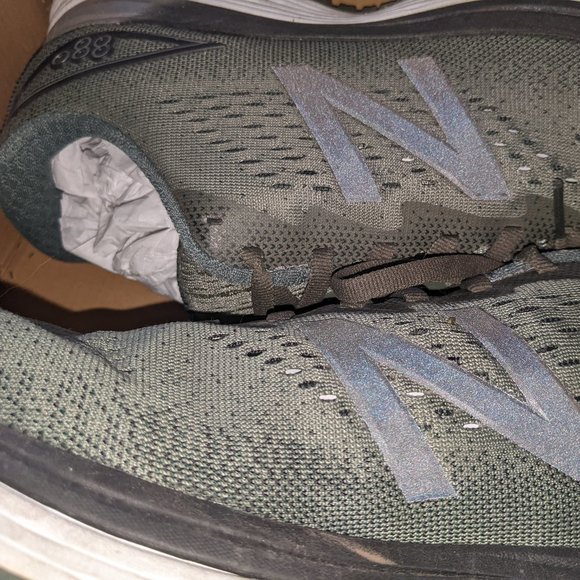 Men's Green New Balance (11 Wide) - Picture 1 of 2